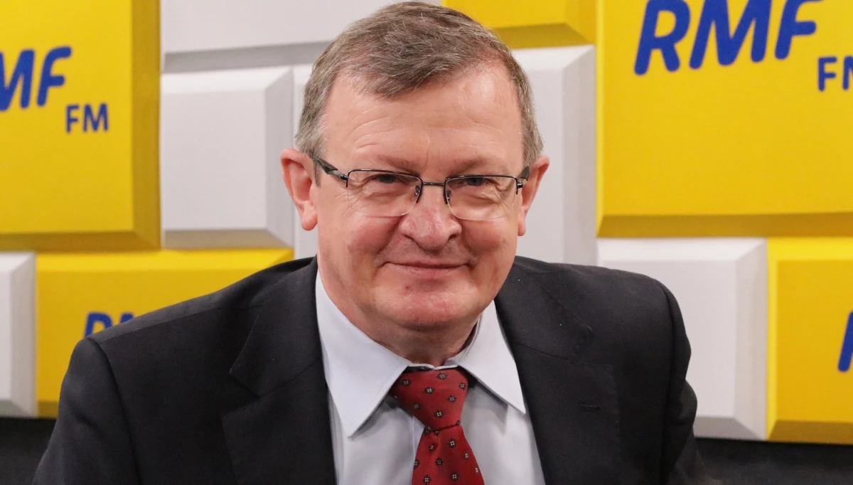 „Niespodziewanie i przypadkowo. Przy okazji profilaktycznych badań. Byłem na USG jamy brzusznej i okazało się, że tam jest coś  - po bliższych badaniach okazało się, że to nowotwór” – mówił poseł Tadeusz Cymański w Porannej rozmowy w RMF FM, pytany o to w jakich okolicznościach dowiedział się o swojej chorobie. Wyjawił też, że dziś miał być operowany, ale ze względu na trudną sytuację w szpitalu z powodu koronawirusa, operacja została przełożona. Robert Mazurek pytał swojego gościa również o komentarz po wczorajszej wiadomości o śmierci Krzysztofa Krawczyka. „To jest historia polskich gwiazd, które nie zrobiły takiej międzynarodowej kariery taką, na jaką zasługiwali” – przekonywał