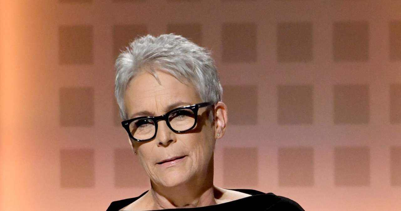 Nazywana hollywoodzką "królową krzyku" Jamie Lee Curtis od lat wspiera organizacje zajmujące się walką z uzależnieniami oraz niesieniem pomocy potrzebującym dzieciom. Najnowszym filantropijnym projektem aktorki jest trwająca kampania Make March Matter, której została ambasadorką. Przedsięwzięcie ma na celu zebranie środków i przekazanie ich szpitalowi dziecięcemu w Los Angeles.