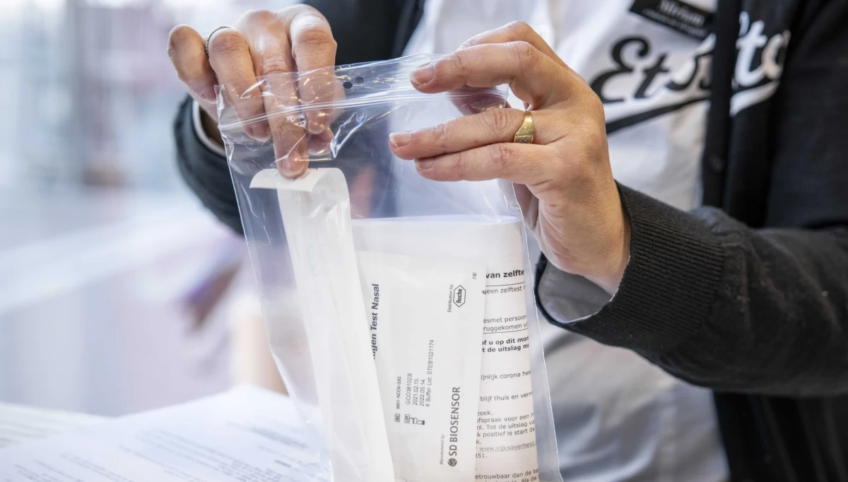 Od piątku wszyscy mieszkańcy Anglii będą mogli dwa razy w tygodniu przeprowadzać za darmo szybkie testy na obecność koronawirusa, niezależnie od tego, czy wykazują objawy zakażenia czy też nie - ogłosił w poniedziałek brytyjski rząd.