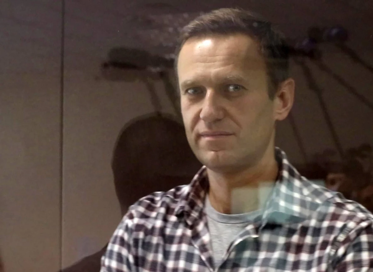 Rosyjski opozycjonista Aleksiej Nawalny poinformował w poniedziałek, że w kolonii karnej, gdzie odbywa wyrok, przybywa przypadków gruźlicy. Przekazał także, że on sam ma temperaturę 38,1 st. Celsjusza i silny kaszel. Opozycjonista kontynuuje głodówkę.