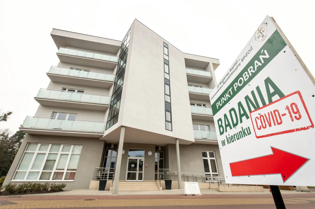 Szpital tymczasowy w Ciechocinku wstrzymał przyjęcia pacjentów po wykryciu w organizmie jednego z pacjentów z COVID-19 także bakterii New Delhi. Prowadzone jest w tej sprawie postępowanie epidemiologiczne.