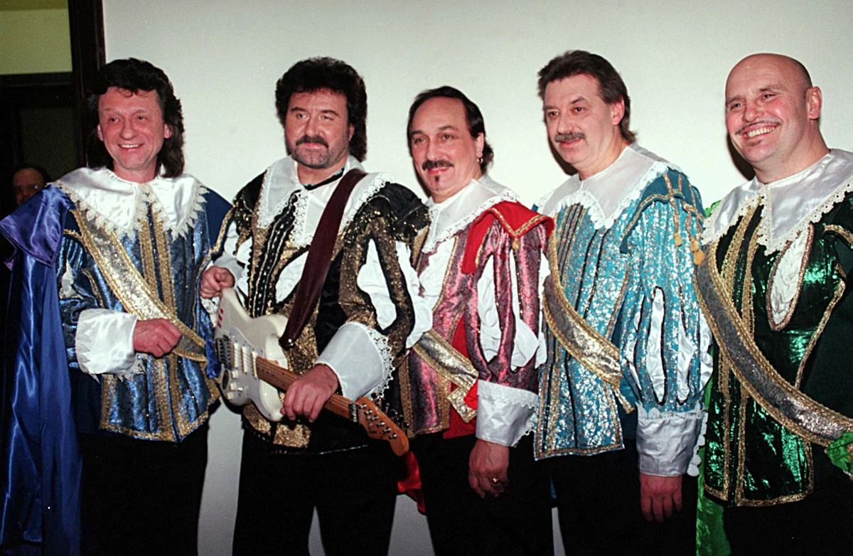 "Miał zostać gitarzystą, ale był też bardzo dobrym autorem tekstów piosenek" – tak w rozmowie z RMF FM zmarłego Krzysztofa Krawczyka wspomina jego kolega z zespołu Trubadurzy – Sławomir Kowalewski. "Był mi jak brat. Gdy brat umiera, to nigdy się o nim nie zapomina" - dodał. 