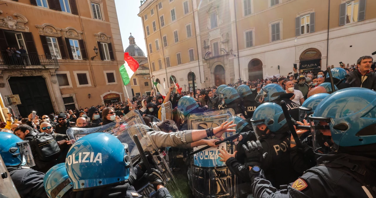 Starcia podczas protestu restauratorów w Rzymie