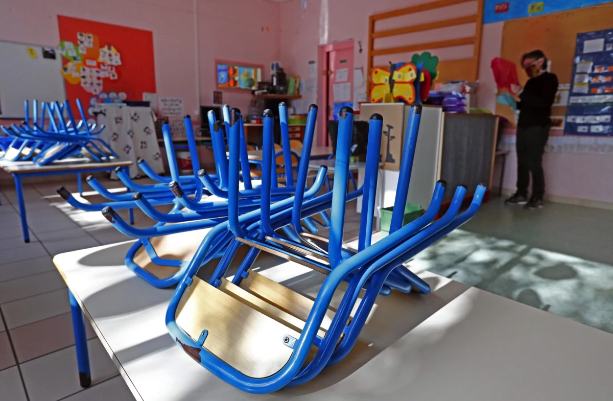 Rządowy Zespół Zarządzania Kryzysowego zebrał się, by omówić strategię walki z epidemią koronawirusa w Polsce. Od jego decyzji zależy, czy obowiązujące dziś obostrzenia zostaną złagodzone czy utrzymane. Decyzję poznamy jeszcze dziś. Dziennikarz RMF FM Krzysztof Berenda dotarł do nieoficjalnych ustaleń.