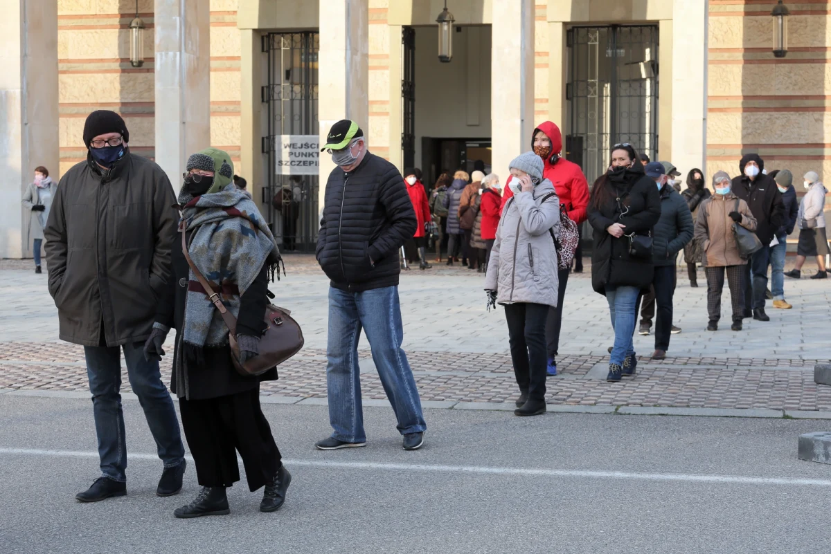 Mamy 14 910 nowych i potwierdzonych przypadków zakażenia koronawirusem. Najwięcej przypadków odnotowano na Mazowszu – 2157. W ciągu ostatniej doby zmarło 638 osób.