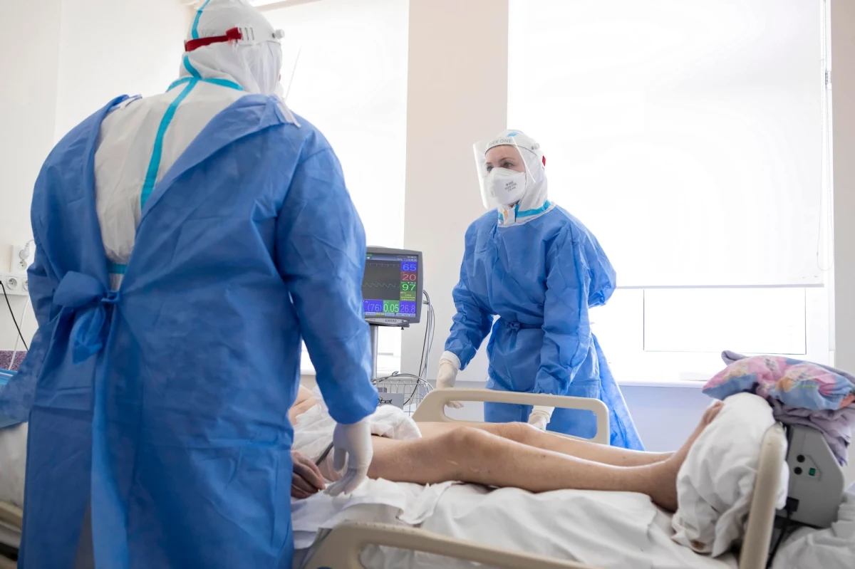 W szpitalu w Grudziądzu zmarł piętnastoletni pacjent chory na Covid-19. Chłopiec miał kilka chorób współistniejących. Jest najmłodszą osobą zakażoną koronawirusem, która zmarła w grudziądzkiej lecznicy w tym roku.