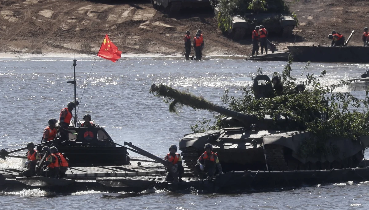 Chiny mogą w najbliższych latach podjąć zbrojne działania przeciwko Tajwanowi, na przykład zajmując kontrolowane przez niego mniejsze wyspy; Pekin ma powody, by działać szybko - przekonuje w środę komentator agencji Bloomberga Tyler Cowen.