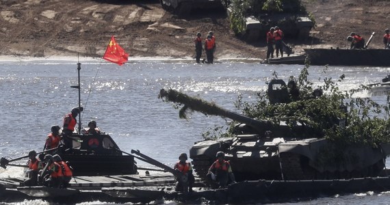 Chiny mogą w najbliższych latach podjąć zbrojne działania przeciwko Tajwanowi, na przykład zajmując kontrolowane przez niego mniejsze wyspy; Pekin ma powody, by działać szybko - przekonuje w środę komentator agencji Bloomberga Tyler Cowen.