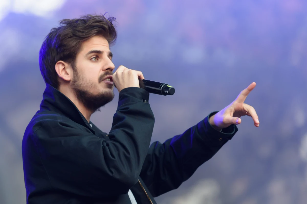 Chciał zrobić sześć zer, osiągnął aż dziewięć. Taco Hemingway został pierwszym polskim twórcą, którego utwory odsłuchano na Spotify ponad miliard razy.