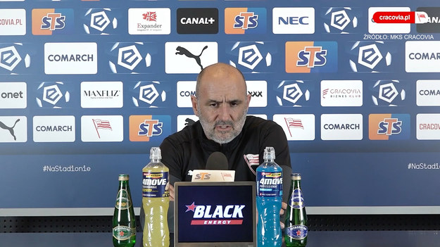 Koronawirus, choroby, kontuzje - w klubach Ekstraklasy lista zawodników niezdolnych do gry jest bardzo długa i nie inaczej było w Cracovii. Teraz jednak sporo się zmieniło. - Niemal wszyscy są zdrowi i oby tak było do końca - mówi Michał Probierz, trener "Pasów" przed piątkowym meczem z Jagiellonią Białystok.
