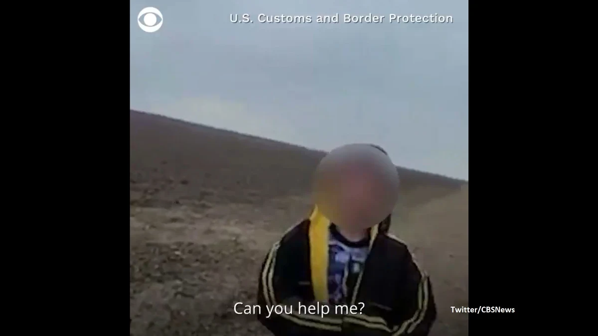 Został zostawiony przez grupę migrantów na pustkowiu, bał się o swoje życie - mowa o 10-letnim chłopcu, który na granicy amerykańsko-meksykańskiej spotkał agenta Urzędu Celnego i Ochrony Granic. Poruszające nagranie z ich spotkania obiegło sieć.