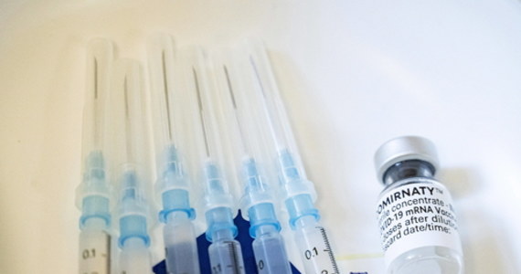 Ruszyła pierwsza fabryka szczepionek przeciwko koronawirusowi firmy Pfizer/BioNTech we Francji. Ma to przyspieszyć dostawy preparatu do krajów Unii Europejskiej.
