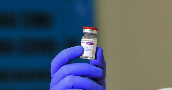 Według dostępnych danych związek przyczynowo-skutkowy między przyjmowaniem szczepionki przeciwko Covid-19 firmy AstraZeneca i przypadkami zakrzepów krwi z małą ilością płytek jest prawdopodobny, ale niepotwierdzony - poinformowała Światowa Organizacja Zdrowia (WHO).