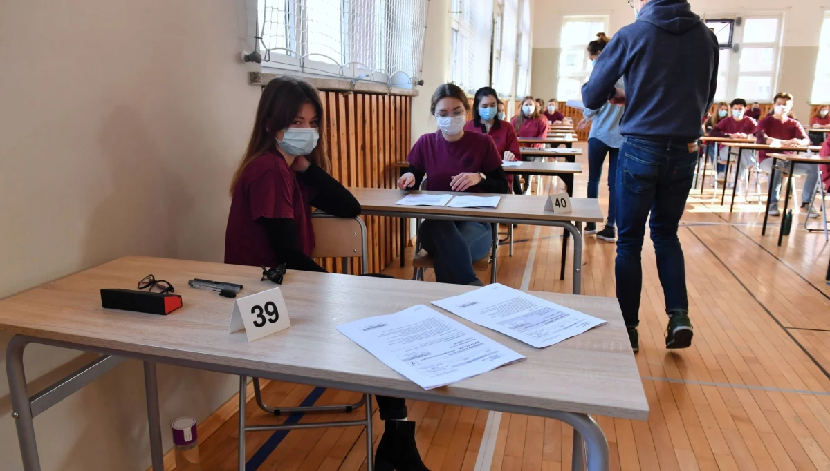 ​Robimy wszystko, by matury odbyły się w normalnych terminach. Podjęcie jednak decyzji przeciągamy na przyszły tydzień - mówił w Porannej rozmowie w RMF FM minister zdrowia Adam Niedzielski.