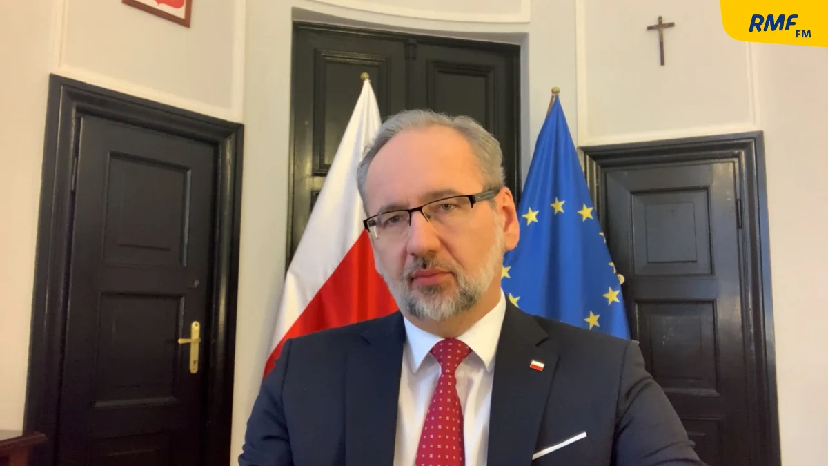 "24 kwietnia skorzystam z okazji, żeby zapisać się na szczepienie i jeżeli będzie to AstraZeneka, to ja nie mam z tym żadnego problemu" - zapewnił minister zdrowia Adam Niedzielski w Porannej Rozmowie RMF FM. Szef resortu zdrowia pytany był również o kwestię rzekomych szczepień preparatem Johnson & Johnson w Rzeszowie. "Po pojawieniu się tej informacji NFZ będzie ją weryfikował, bo taka działalność byłaby przestępstwem" - komentował.