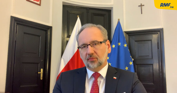 "24 kwietnia skorzystam z okazji, żeby zapisać się na szczepienie i jeżeli będzie to AstraZeneka, to ja nie mam z tym żadnego problemu" - zapewnił minister zdrowia Adam Niedzielski w Porannej Rozmowie RMF FM. Szef resortu zdrowia pytany był również o kwestię rzekomych szczepień preparatem Johnson & Johnson w Rzeszowie. "Po pojawieniu się tej informacji NFZ będzie ją weryfikował, bo taka działalność byłaby przestępstwem" - komentował.