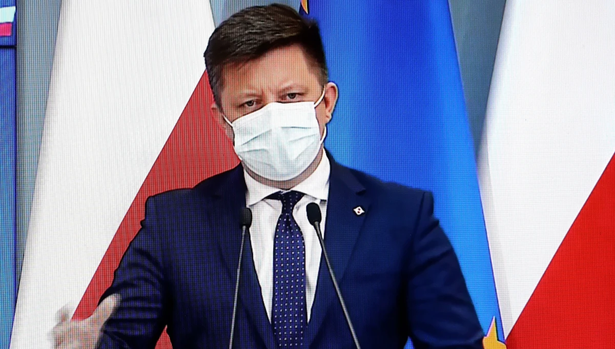 W piątek zostanie opublikowane rozporządzenie ministra zdrowia poszerzające dostęp dla nowych zawodów do szczepień i kwalifikacji do szczepień - powiedział szef KPRM Michał Dworczyk. Pełnomocnik rządu ds. szczepień podkreślił także, że w Polsce mniej więcej jedna na 1000 szczepionek jest utylizowana. 