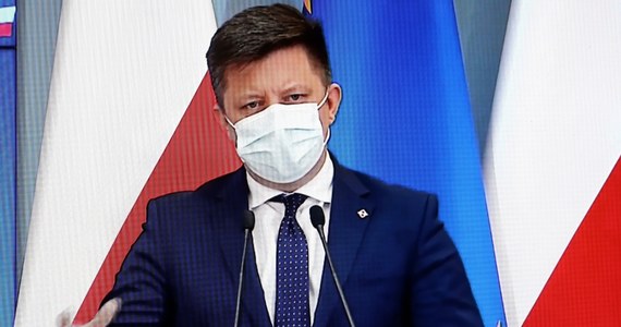 W piątek zostanie opublikowane rozporządzenie ministra zdrowia poszerzające dostęp dla nowych zawodów do szczepień i kwalifikacji do szczepień - powiedział szef KPRM Michał Dworczyk. Pełnomocnik rządu ds. szczepień podkreślił także, że w Polsce mniej więcej jedna na 1000 szczepionek jest utylizowana. 