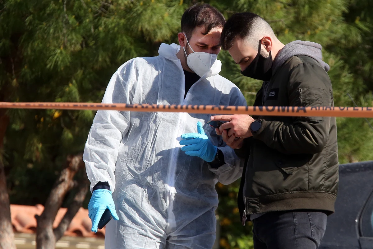 Jeorjos Karaiwaz, dziennikarz śledczy prywatnej greckiej telewizji Star, został zastrzelony przed własnym domem w Alimos, na południowych przedmieściach Aten – informuje policja. Według wstępnych doniesień, strzelały do niego dwie osoby jadące na motocyklu.