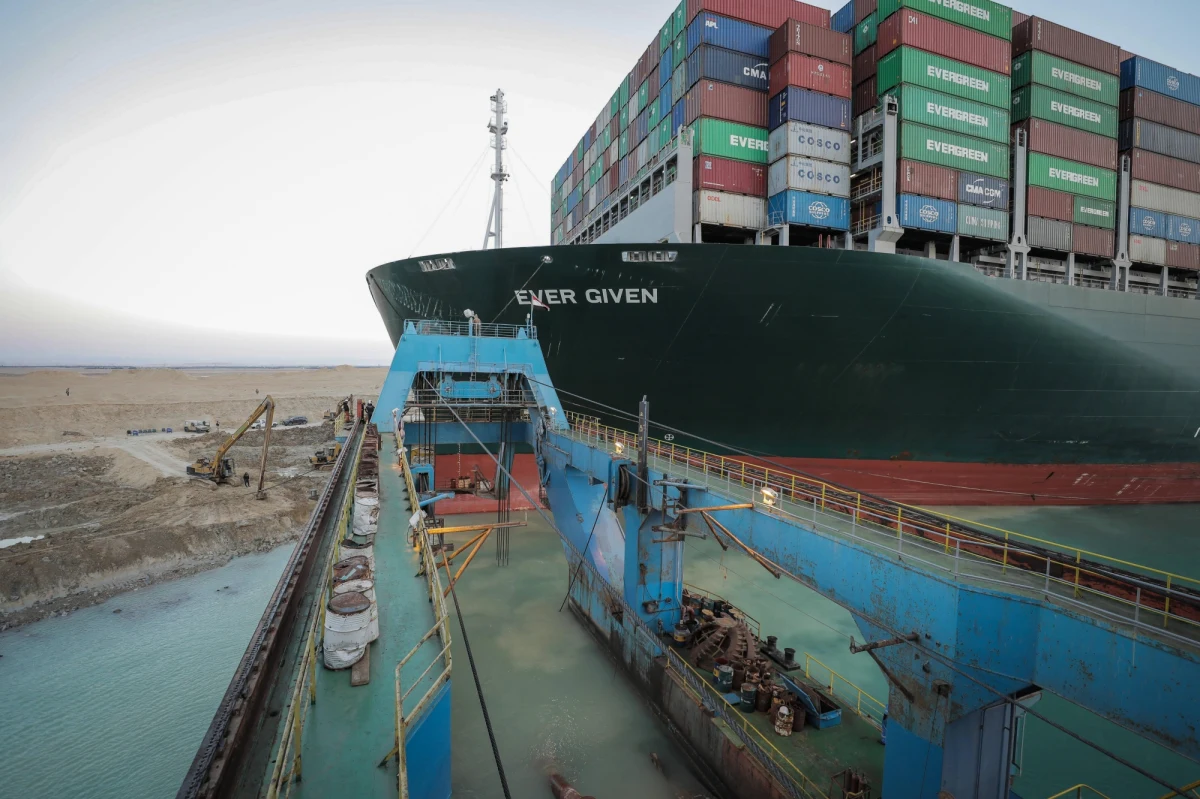 Egipskie władze poinformowały, że nie wypuszczą 400-metrowego kontenerowca Ever Given zanim właściciel nie zgodzi się na wypłatę odszkodowania. Statek przez prawie tydzień w marcu blokował Kanał Sueski. 