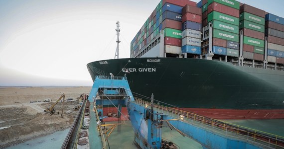 Egipskie władze poinformowały, że nie wypuszczą 400-metrowego kontenerowca Ever Given zanim właściciel nie zgodzi się na wypłatę odszkodowania. Statek przez prawie tydzień w marcu blokował Kanał Sueski. 