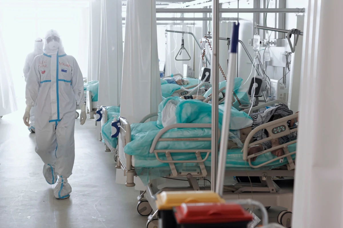 Ministerstwo Zdrowia informuje o 24 856 nowych przypadkach zakażenia koronawirusem. Ostatniej doby zmarło 749 chorych na Covid-19. Bilans epidemii koronawirusa w Polsce to 2 552 898 zakażonych. Nie żyje 58 176 spośród nich. 