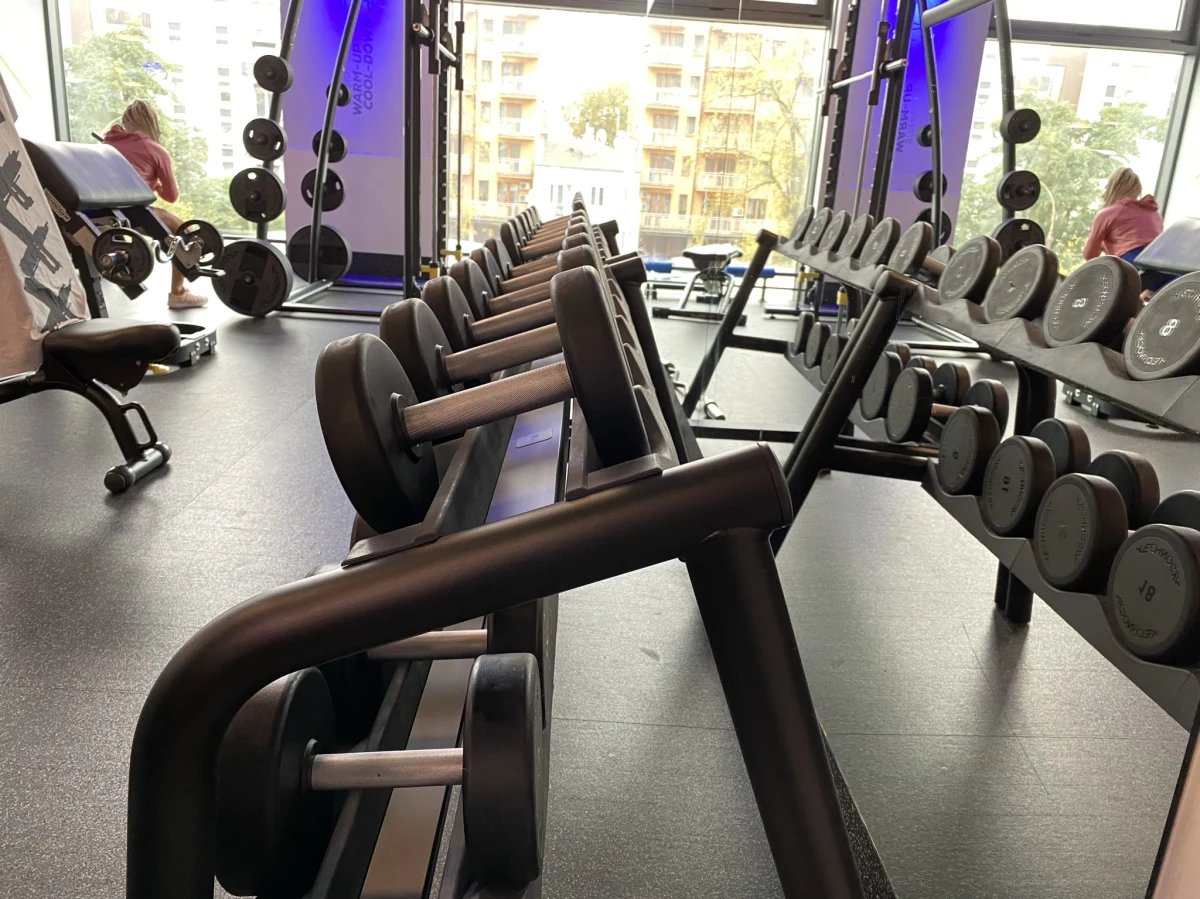 Interwencja policji w jednej z wrocławskich siłowni. Z relacji właściciela wynika, że użyto siły. Policja zaprzecza.