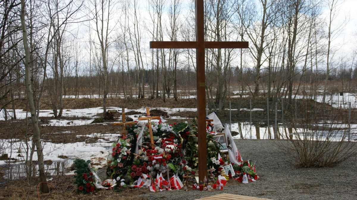 Wybuchy w kadłubie i na skrzydle TU-154M oraz działania Rosjan przyczyniły się do katastrofy smoleńskiej - świadczą o tym m.in. obecność heksogenu i trotylu na szczątkach wraku tupolewa oraz charakterystyczne dla eksplozji rozmieszczenie ciał ofiar - wynika z wyemitowano w Telewizji Republika filmu z raportu końcowego podkomisji smoleńskiej Antoniego Macierewicza. W minionym tygodniu Macierewicz poinformował, że raport ten jest już gotowy.