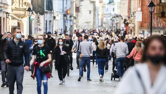 Obostrzenia epidemiczne przedłużone. Do kiedy? Co się zmieniło?