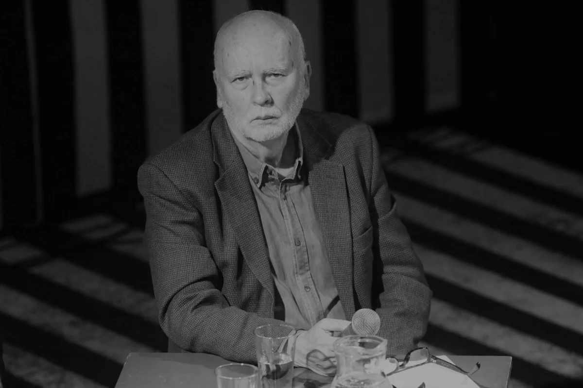 W Krakowie odbyły się uroczystości pogrzebowe Adama Zagajewskiego. W wydarzeniu wzięła udział najbliższa rodzina wybitnego poety, który zmarł 21 marca. W internecie można było śledzić transmisję z mszy w Bazylice św. Floriana. 