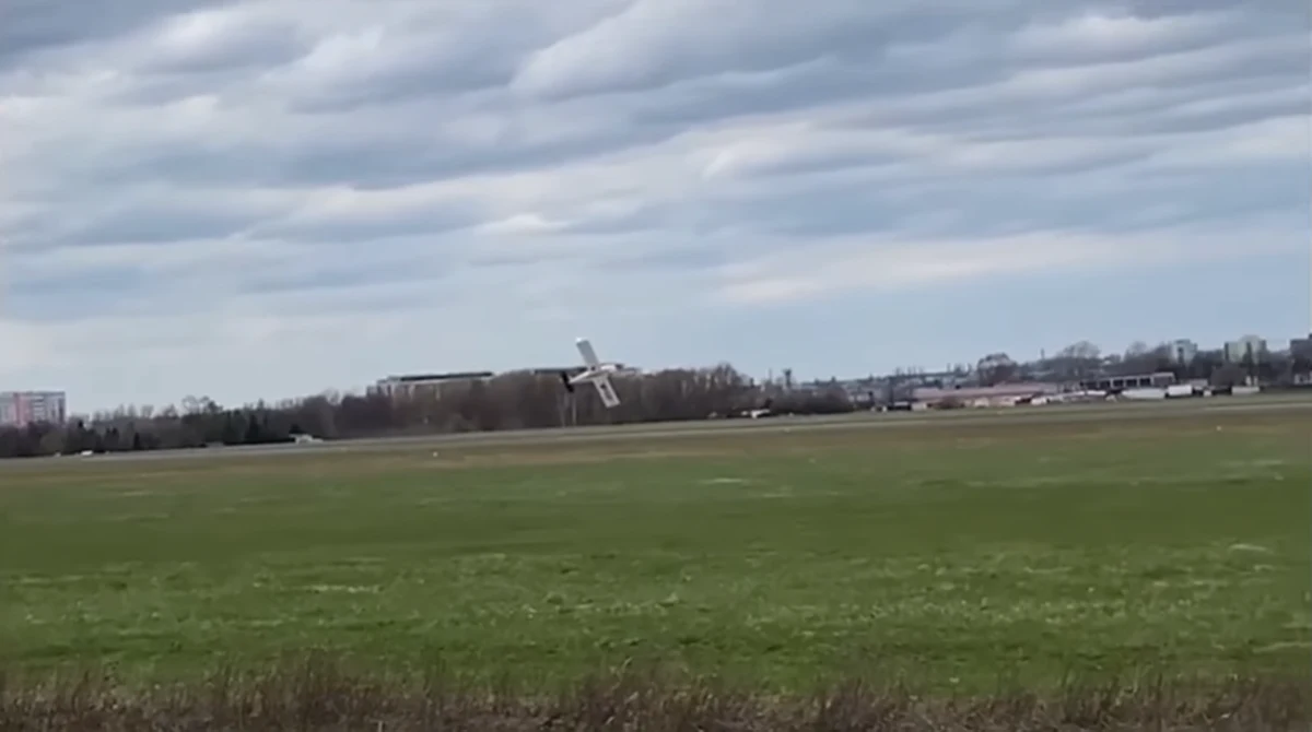 Wypadek awionetki na terenie aeroklubu w Gliwicach. Informację z Gorącej Linii RMF FM potwierdziła nam straż pożarna. 