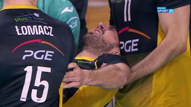 W spotkaniu Grupa Azoty ZAKSA Kędzierzyn-Koźle - PGE Skra Bełchatów doszło do fatalnie wyglądającej kontuzji Taylora Sandera, któremu nienaturalnie wygięła się noga. Zawodnik zwijał się z bólu. Uwaga! Tylko dla widzów o mocnych nerwach