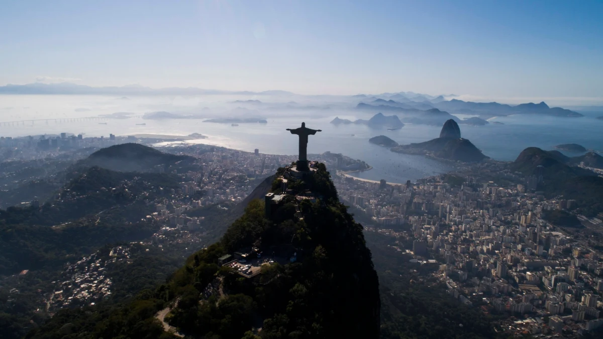 ​W położonym na południu Brazylii mieście Encantado budowana jest gigantyczna figura Chrystusa Protektora, która będzie wyższa od słynnej na całym świecie figury Chrystusa Zbawiciela w Rio de Janeiro. 
