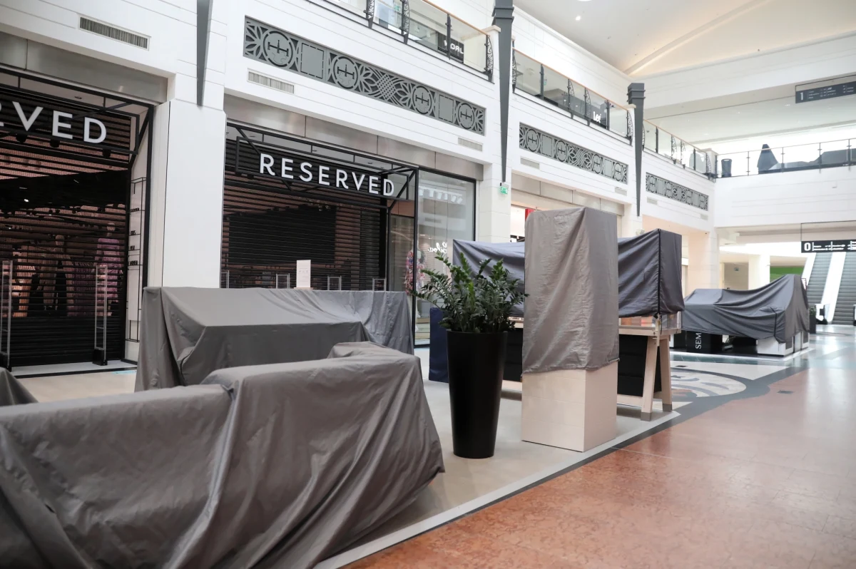 Rzecznik Małych i Średnich Przedsiębiorców Adam Abramowicz zaapelował do premiera Mateusza Morawieckiego o wyznaczenie i pilne ogłoszenie daty ostatecznego wyjścia z lockdownu. "Ostateczny termin zakończenia 'operacji odmrażania' całości gospodarki nie powinien przekroczyć daty 30 kwietnia. Jeżeli uda się zrobić to wcześniej, tym lepiej dla budżetu" - napisał. 