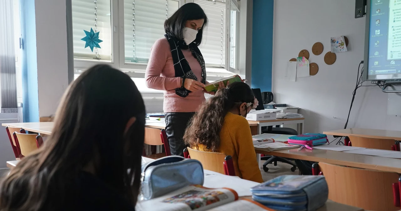 Sąd w Weimarze zakazał noszenia maseczek i robienia testów w dwóch szkołach