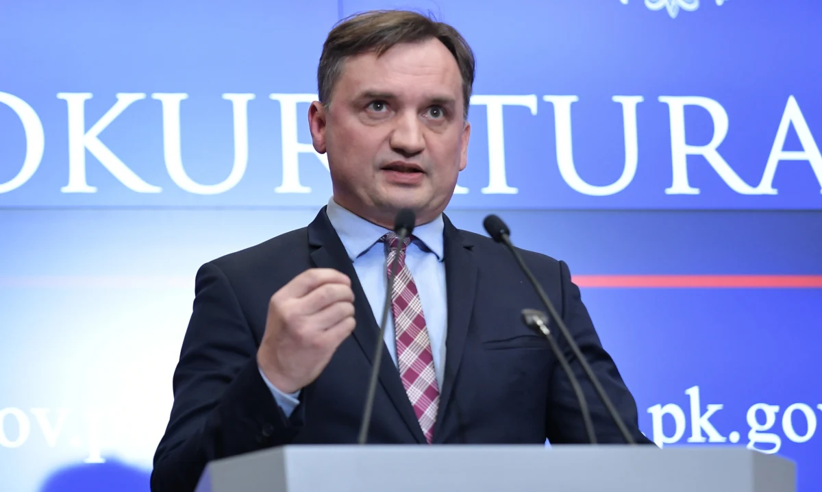 Prokurator generalny Zbigniew Ziobro zapowiedział ujawnienie materiałów ze śledztwa dotyczącego podejrzanego o korupcję byłego ministra transportu. To reakcja na decyzję sądu, który wbrew wnioskowi prokuratury nie przedłużył aresztu Sławomirowi Nowakowi.