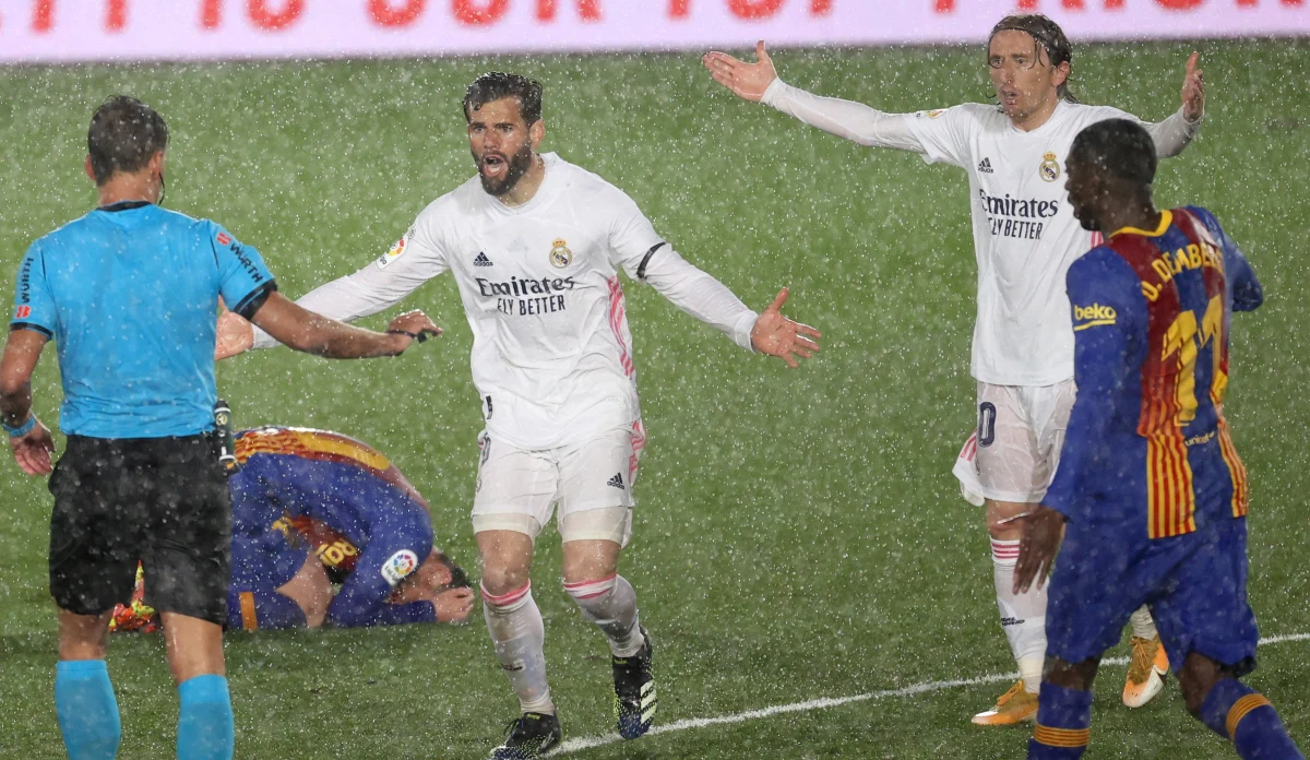 Bayern Monachium bez Roberta Lewandowskiego. Real Madryt z solidną zaliczką i po udanym El Clasico. Borussia z Haalandem, a Chelsea po ligowym wstrząsie. Tak piłkarskie potęgi przystępują do rewanżowych meczów w piłkarskiej Lidze Mistrzów. Spotkania zostaną rozegrane we wtorek i w środę. O tym, czego możemy się spodziewać - pytamy byłego reprezentanta Polski Andrzeja Niedzielana. Rozmawiał z nim Paweł Pawłowski.