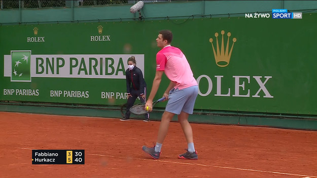 Z powodu opadów deszczu od około południa przerwane były mecze tenisowego turnieju ATP Masters 1000 na kortach ziemnych w Monte Carlo (pula nagród 2,082 mln euro). Planowane na wczesne popołudnie spotkanie Huberta Hurkacza z Thomasem Fabbiano opóźniło się. Transmisja w Polsacie Sport.
