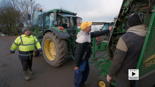 W Drawnie nowy dzień zaczynają bracia Buchajczykowie - Kuba, Tomek i Łukasz. Na zebranie z pól czekają skoszone trawy. Czas więc uruchomić maszyny. Nie wszystko idzie jednak zgodnie z planem.