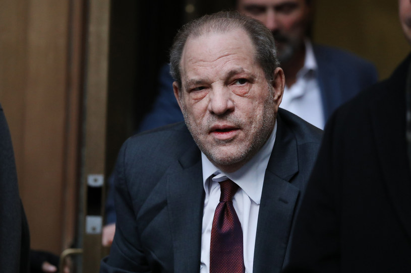 Oskarżenie i wyrok za napaść na tle seksualnym oraz gwałt dokonane przez Harveya Weinsteina zostały podtrzymane przez sąd apelacyjny w Nowym Jorku. Były producent filmowy spędzi 23 lata w więzieniu.