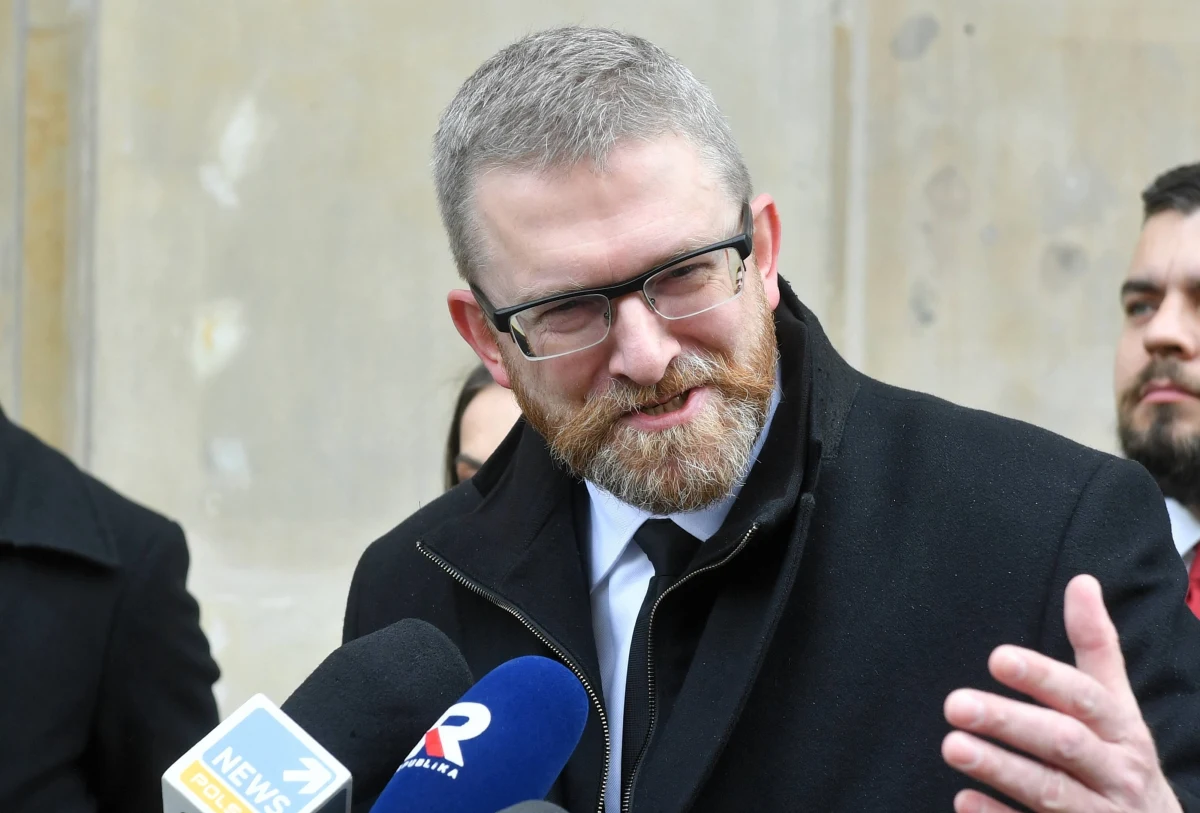 Policja przeszkadza mi w kampanii wyborczej, co jest przestępstwem - mówił we wtorek poseł Konfederacji i kandydat na prezydenta Rzeszowa Grzegorz Braun. Poinformował, że skierował w tej sprawie pisma do szefów policji oraz ich przełożonych.