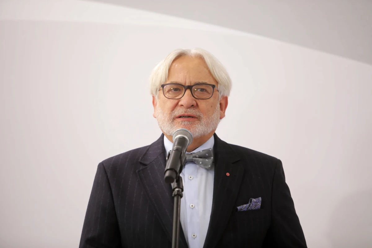 "Dzisiaj odszedłem z klubu parlamentarnego Prawa i Sprawiedliwości" - powiedział na konferencji prasowej poseł Porozumienia prof. Wojciech Maksymowicz.