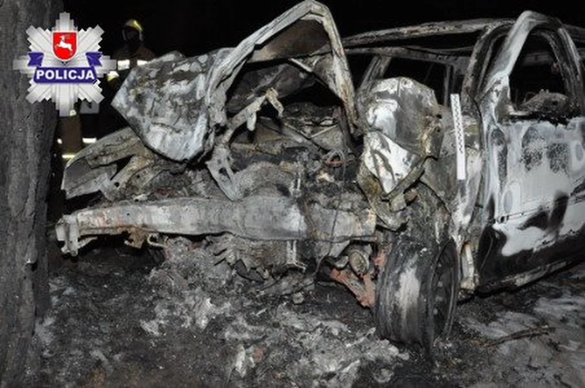 Dwoje licealistów z Lubelszczyzny zginęło w ostatnich dniach w dwóch tragicznych wypadkach samochodowych. Oboje spłonęli w autach, które wcześniej uderzyły w drzewo. Teraz wyszło na jaw, że 20-letni chłopak i 19-letnia dziewczyna byli parą.  