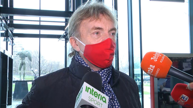 Rozmawiałem z naszym sztabem szkoleniowym i wszyscy nasi trenerzy przyjadą do Polski w połowie kwietnia i pod koniec miesiąca, aby przyjąć pierwszą dawkę szczepionki. Przed rozpoczęciem zgrupowania przed Euro, przed 25 maja chcemy, aby wszyscy, także piłkarze przyjęli drugą dawkę szczepionki - mówi prezes PZPN Zbigniew Boniek.
