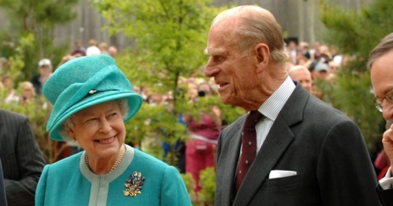 Już cztery dni po śmierci księcia Filipa Elżbieta II wróciła do wykonywania obowiązków. Brytyjska królowa i książę Edynburga byli małżeństwem przez ponad 73 lata.