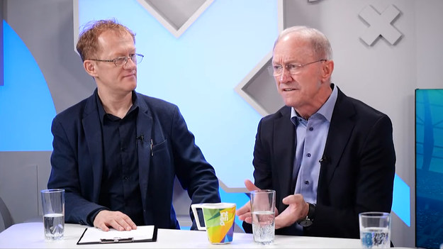 Specjalne wydanie Jasnej Strony Białej Gwiazdy, więc i gość musiał być specjalny. Dziś zadebiutowało studio telewizji Interii i z tej okazji do rozmowy o Wiśle udało nam się zaprosić jej byłego trenera oraz selekcjonera reprezentacji Polski – Franciszka Smudę. Szkoleniowiec ocenił grę Wisły, zdradził tematykę rozmów z Bogusławem Cupiałem, a także podał kandydata na dyrektora sportowego klubu. Zapraszamy do słuchania, a teraz także oglądania Jasnej Stroby Białej Gwiazdy.

