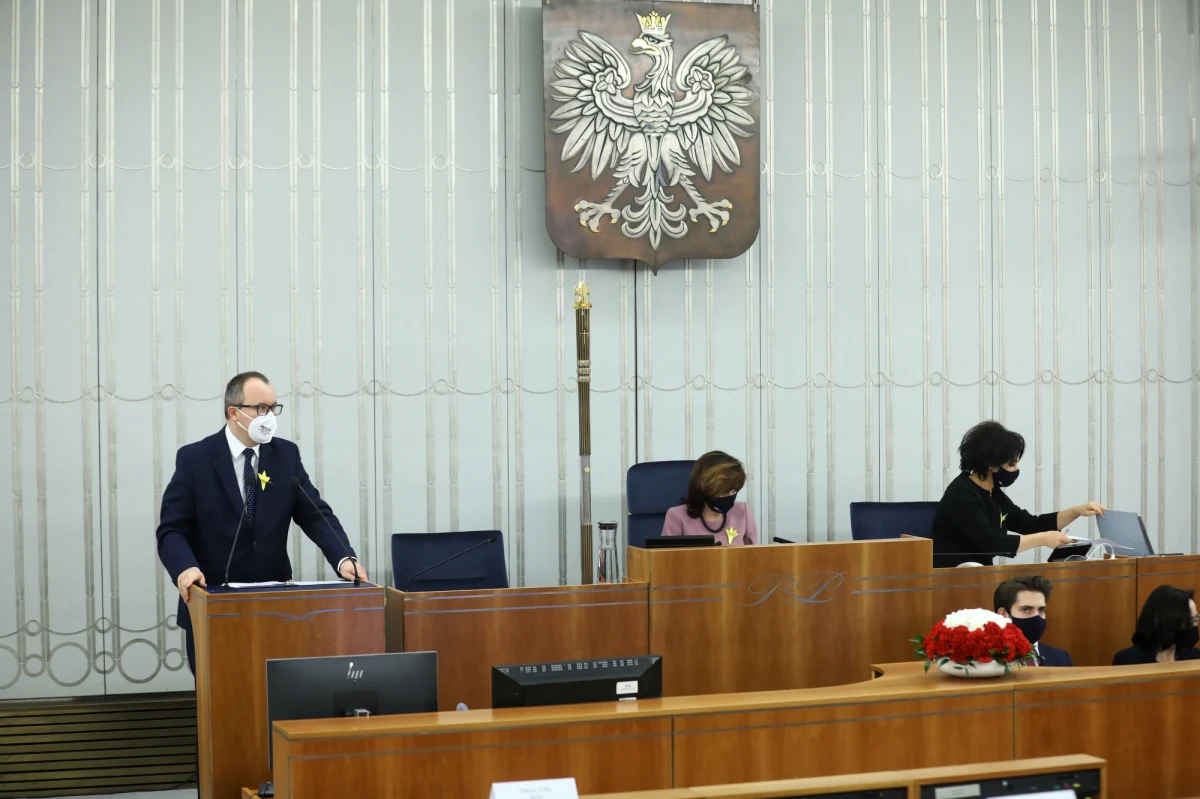Należy się liczyć z tym, że obecna władza polityczna będzie chciała rozszerzyć swój wpływ i na ten obszar działania instytucji publicznych, jaki obejmują kompetencje Rzecznika Praw Obywatelskich - powiedział w środę w Senacie RPO Adam Bodnar, który przedstawił informację o działalności w zeszłym roku.