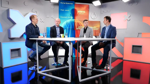Specjalne wydanie Jasnej Strony Białej Gwiazdy, więc i gość musiał być specjalny. Dziś zadebiutowało studio telewizji Interii i z tej okazji do rozmowy o Wiśle udało nam się zaprosić jej byłego trenera oraz selekcjonera reprezentacji Polski – Franciszka Smudę. Szkoleniowiec ocenił grę Wisły, zdradził tematykę rozmów z Bogusławem Cupiałem, a także podał kandydata na dyrektora sportowego klubu. Zapraszamy do słuchania, a teraz także oglądania Jasnej Stroby Białej Gwiazdy.

