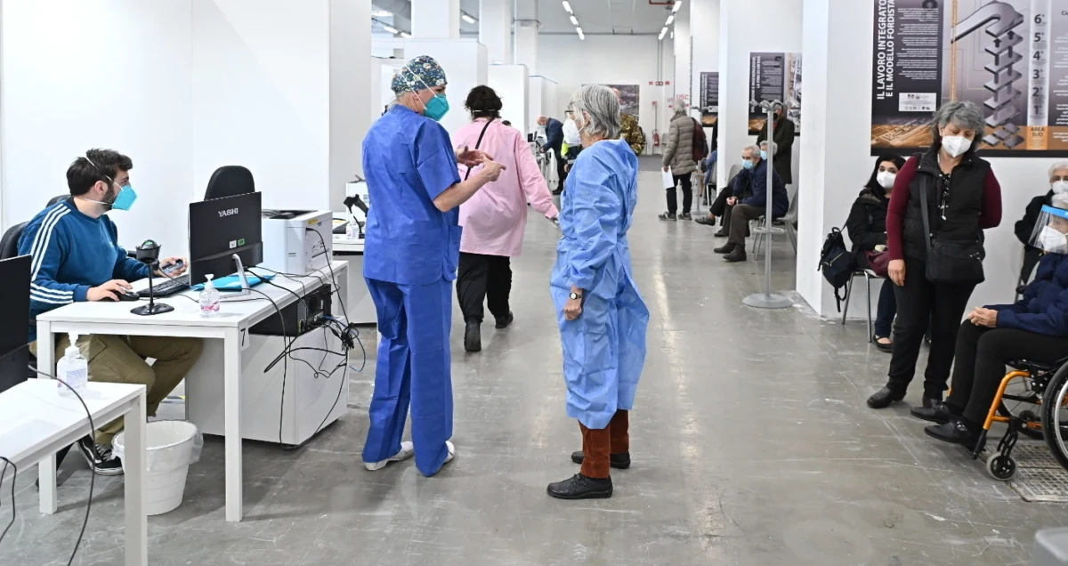 Od maja we Włoszech szczepionki przeciwko Covid-19 będą dla wszystkich - zapewnił nadzwyczajny komisarz do spraw pandemii generał Francesco Figliuolo. W wywiadzie dla dziennika "La Stampa" podkreślił, że w pierwszej kolejności trzeba zaszczepić osoby najbardziej zagrożone.