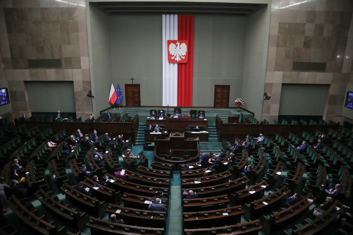 Sejm podczas czwartkowego głosowania wybrał na stanowisko Rzecznika Praw Obywatelskich posła Bartłomieja Wróblewskiego - kandydata, który był wspierany przez polityków Prawa i Sprawiedliwości. Wybór ten musi jeszcze zaakceptować Senat.